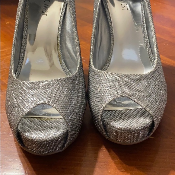 Shoes - Picture 4 of 5